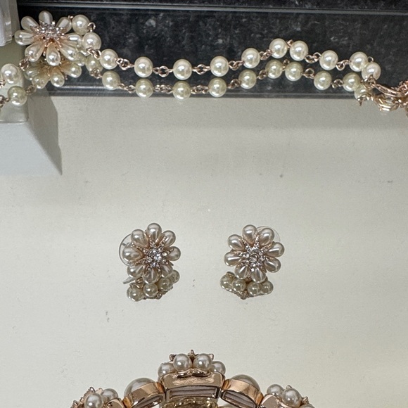 Macy's Pearl and Gold‎ Floral Jewelry Set - Picture 3 of 5